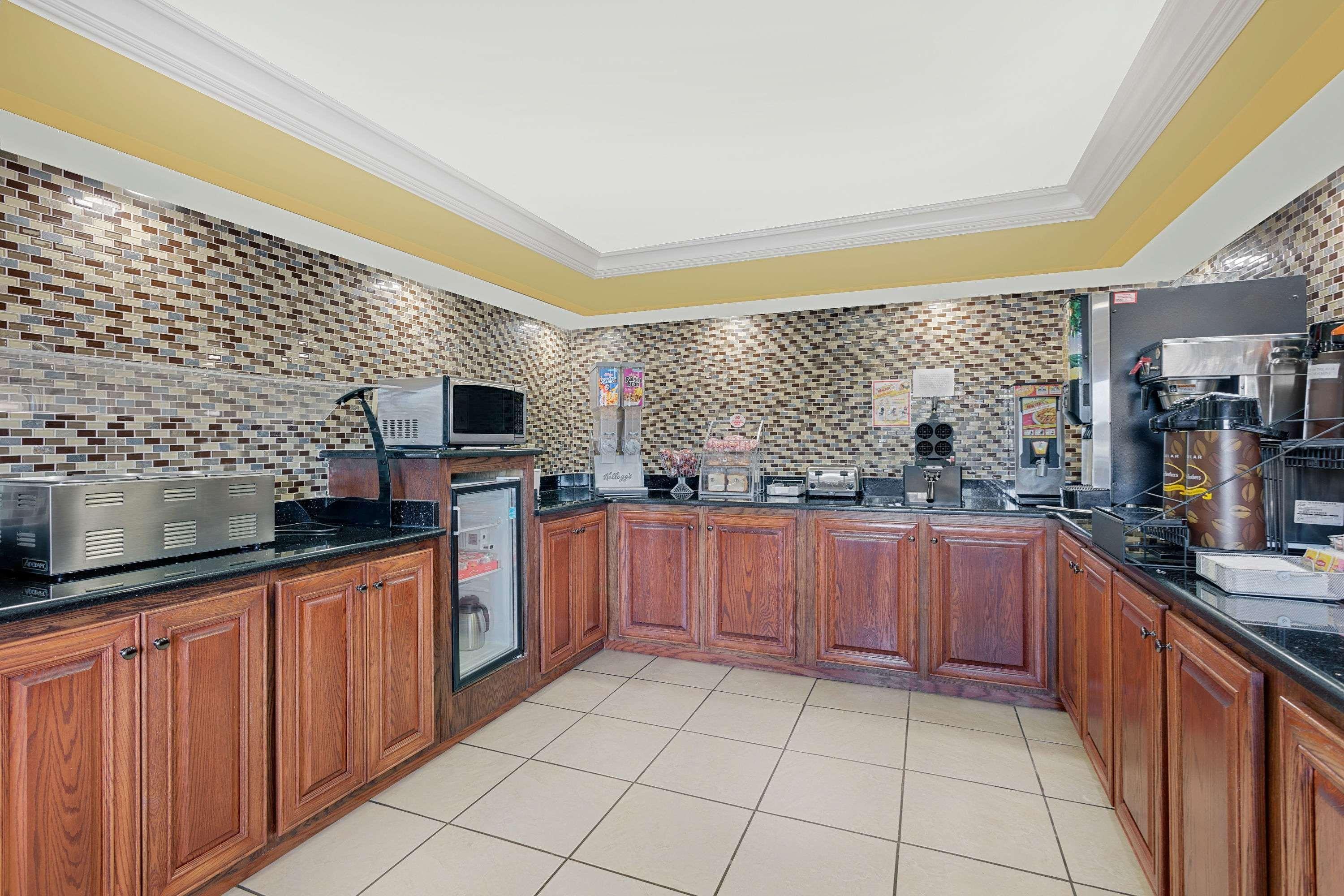 Super 8 By Wyndham Byron/south Macon Byron